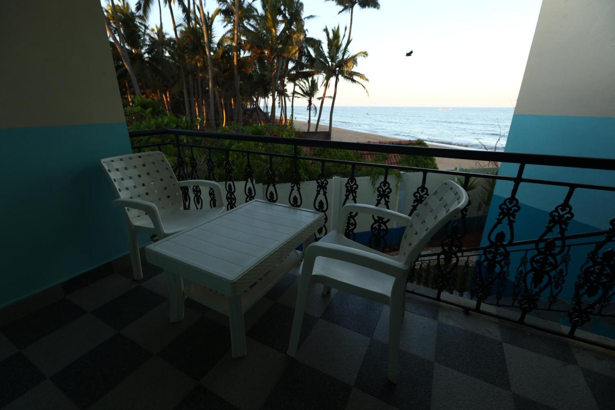 Lamel Cove Beach Resort Пондичерри Экстерьер фото